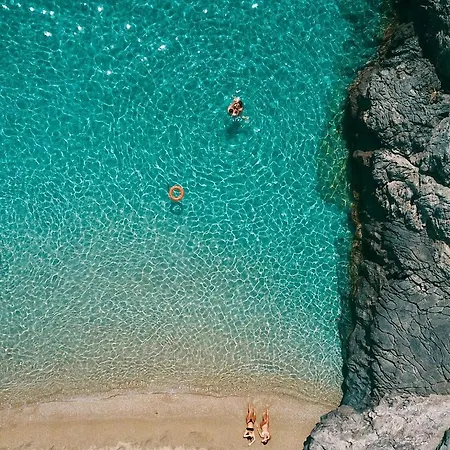 Julies * Kokkini Hani